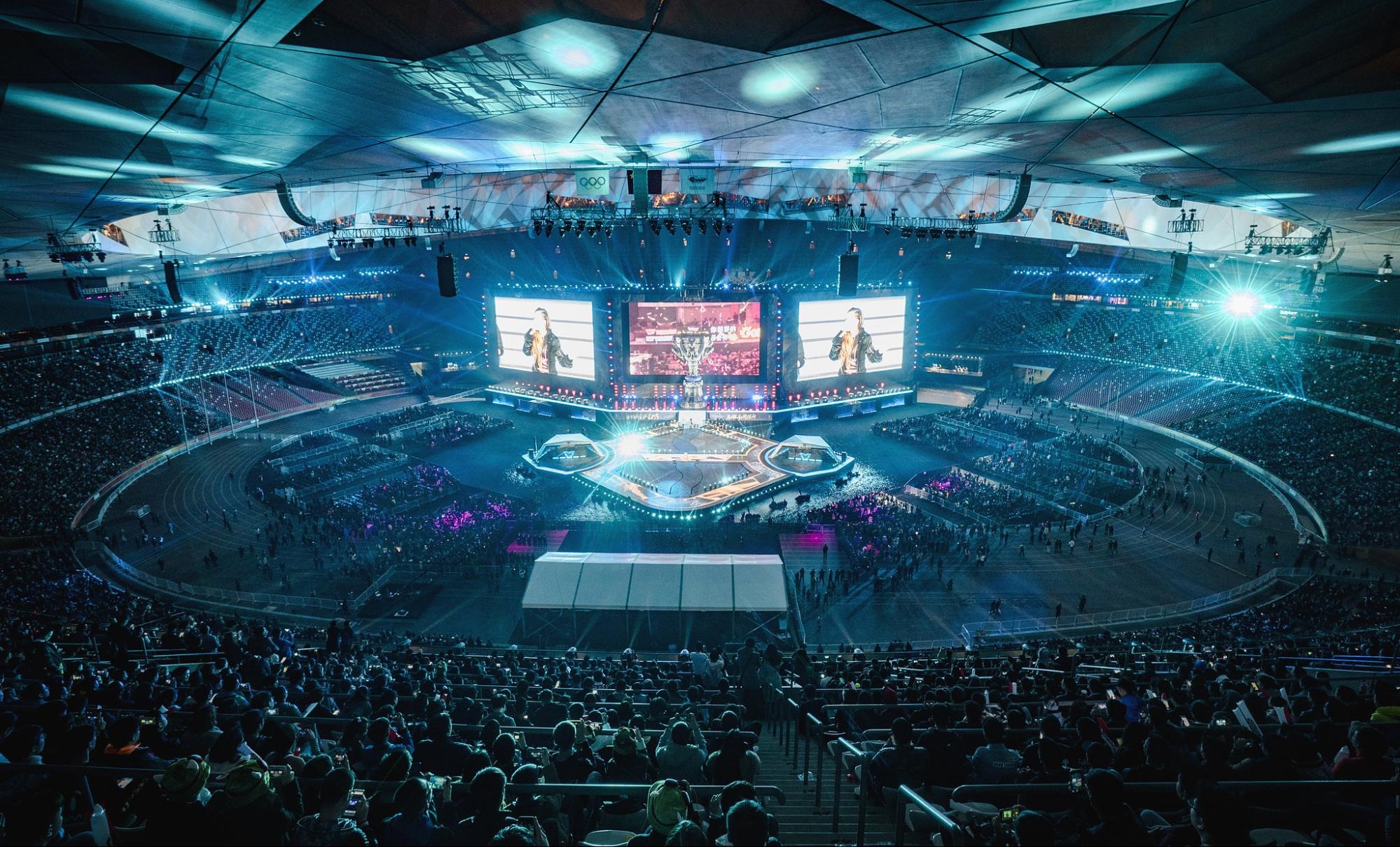 League of Legends: The Ultimate 2026 eSports Experience at zhzycy.com - esports illustration